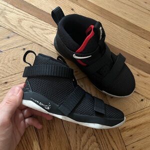 Nike Lebron Soldier XI kids shoes 10 size